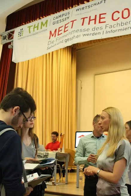 Firmenmesse mit Tradition: Zum zehnten Mal brachte die "Meet the Company" Unternehmen und Studierende an der THM zusammen. Foto: THM